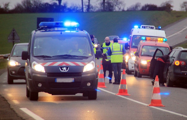 640x410_illustration-vehicule-gendarmerie-intervenant-accident-route-pres-rennes