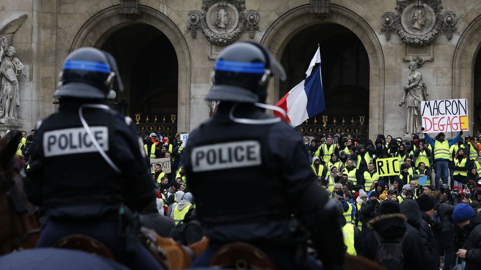 la-police-montee-face-aux-manifestants-gilets-jaunes-place-de-l-opera-a-paris-le-15-decembre-2018_6137972