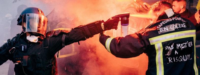 pompiers-policiers-gendarmes-manifestation-15-octobre-violences-gaz-macrymogc3a8ne