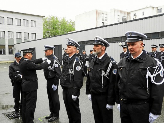 hotel-de-police-ceremonie-hommage-et-remises-de-medailles_4563636 Resized
