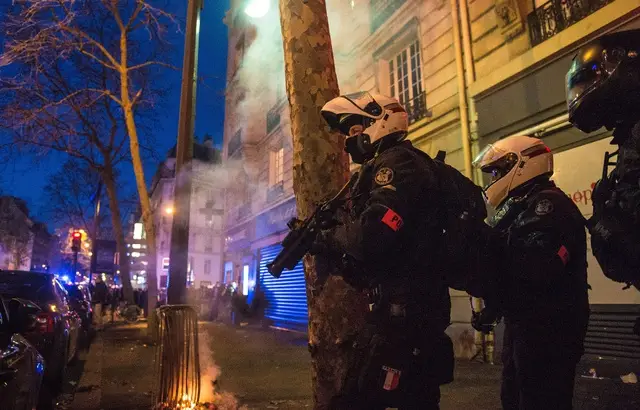 640x410_policiers-lors-affrontements-samedi-soir-paris