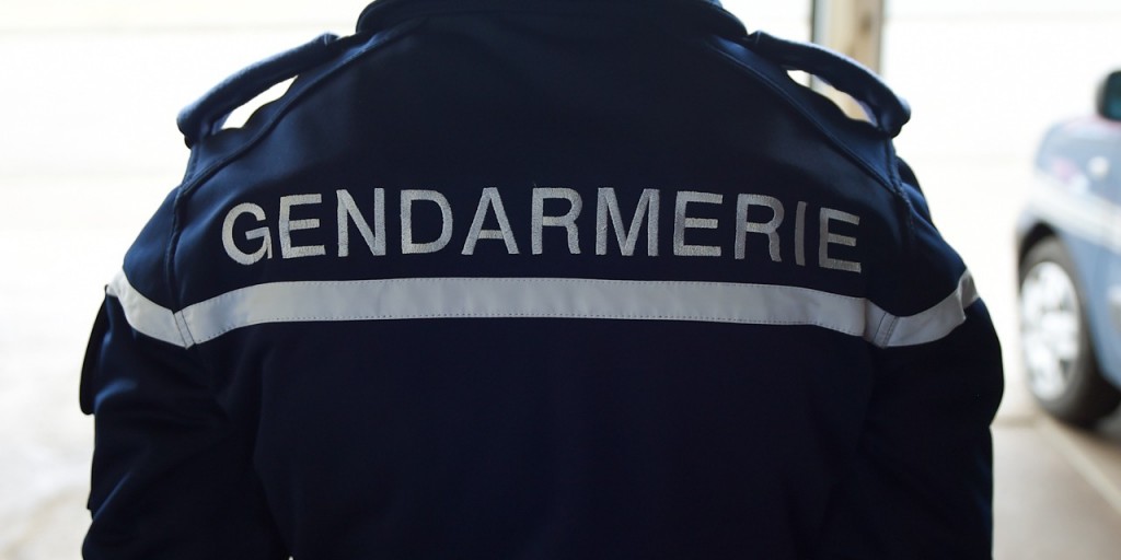 Dordogne-une-petite-fille-de-4-ans-appelle-les-gendarmes-pour-sauver-sa-mere