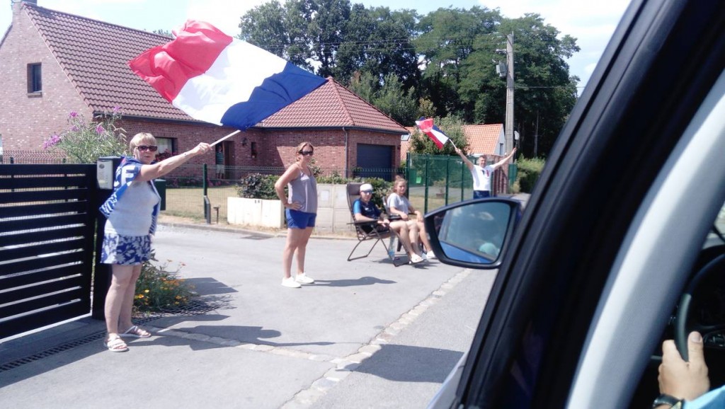 18ea14b33fbaea5b745c56c162a2ff99-tour-de-france-2018-les-gardiens-du-tour-allez-les-bleus
