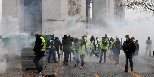 INFORMATION-EUROPE-1-Gilets-jaunes-200-militants-d-ultra-droite-ont-participe-aux-debordements-a-Paris