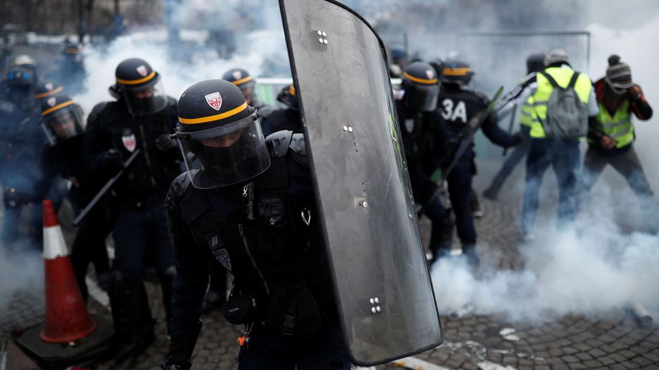 au-plus-chaud-des-affrontements-entre-police-et-manifestants-samedi-1er-decembre-a-paris_6134176