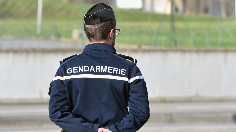 un-gendarme-a-balma-en-haute-garonne-le-9-mars-2018_6115728