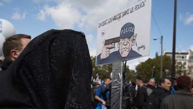 FRANCE-UNIONS-GOVERNMENT-SOCIAL-POLICE-DEMO