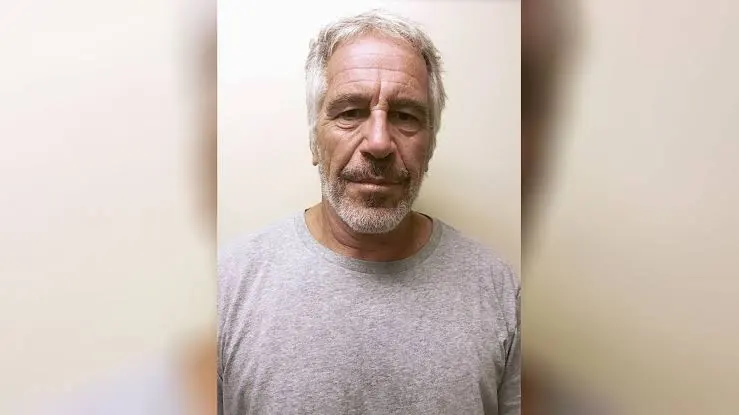 Jeffrey Epstein « à l’Elysée » : l’entourage d’Emmanuel Macron dément