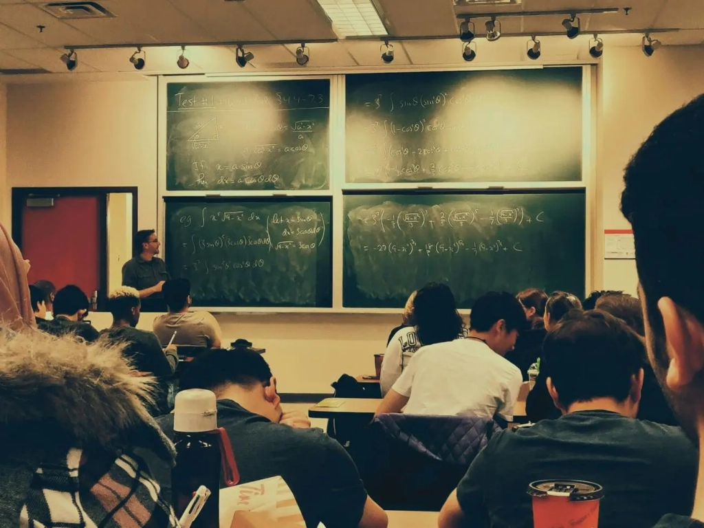 Lycée : des professeurs de maths contraints d’enseigner le français pour combler les absences