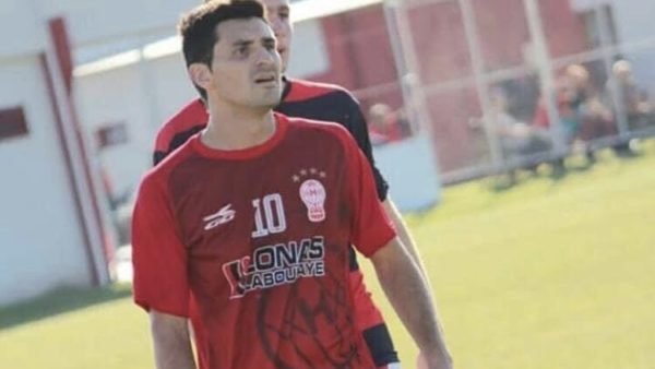 Ronald Biglione, un joueur de football du Deportivo Club Independencia est décédé une semaine après avoir été diagnostiqué avec des caillots sanguins.
