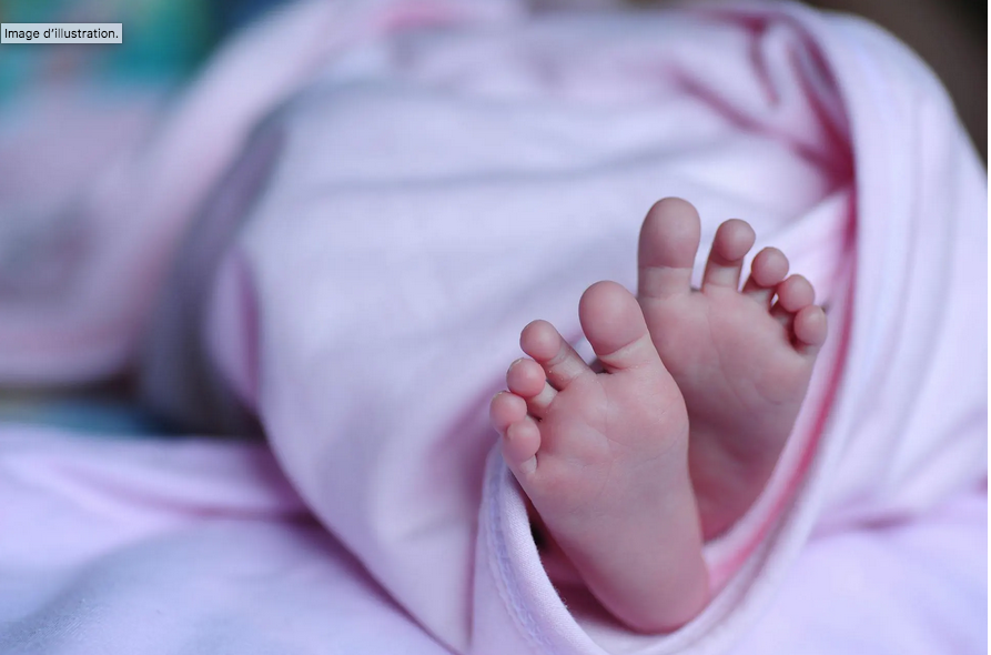 Un couple perd ses deux enfants après avoir choisi l’accouchement à domicile