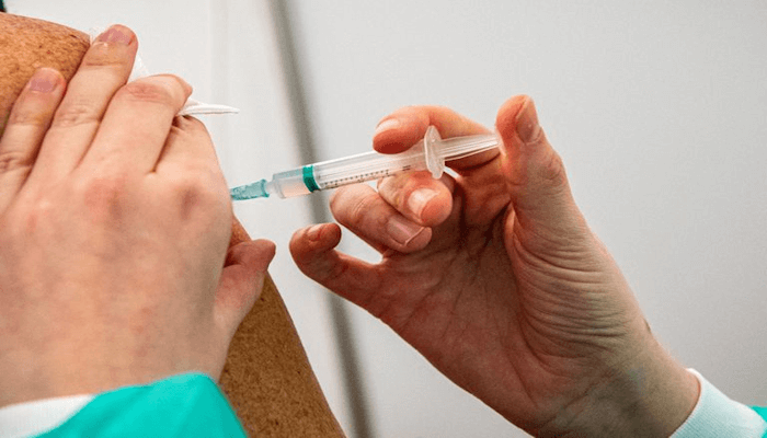 Une patiente accuse son généraliste de lui avoir inoculé un vaccin contre le covid « expérimental » : « Un empoisonnement » (Lalibre.be)