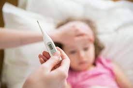 Une comparaison des rapports officiels du gouvernement suggère que  l’augmentation du nombre de « décès d’enfants liés au streptocoque A »  est due à la vaccination contre le COVID causant le syndrome  d’immunodéficience acquise
