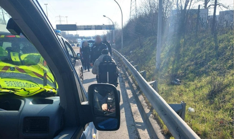 Val-d’Oise : Les gendarmes retrouvent un homme en fauteuil roulant, perdu sur l’autoroute