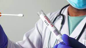 L’Université Johns Hopkins confirme : les personnes vaccinées peuvent l’être à l’aide du test PCR.