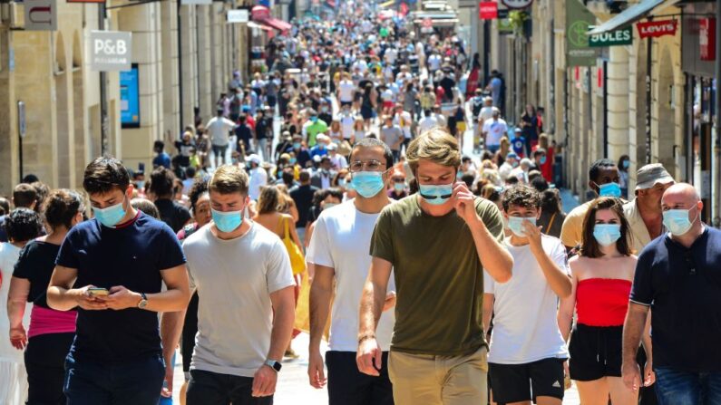 Les porteurs de masques Covid pourraient être exposés à des produits chimiques toxiques, selon une étude