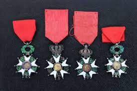 Soirées, vacances et décorations : scandale à la Légion d’honneur