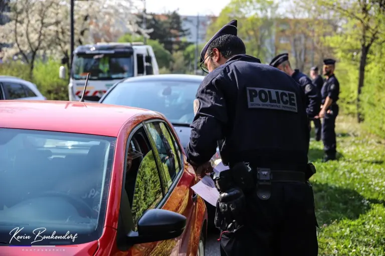 Aisne : Un automobiliste arrêté pour défaut de clignotant, repart avec une amende de 15.000 euros
